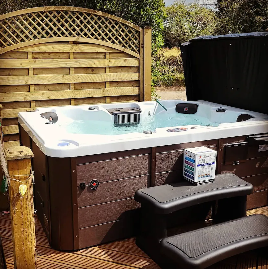 Calgary AI Plug & Play Hot Tub | 4-Person 24-Jet 	213 x 150 x 78 cm