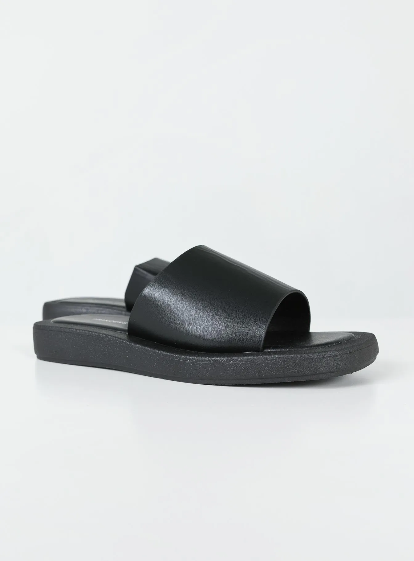 Camilo Slides Black