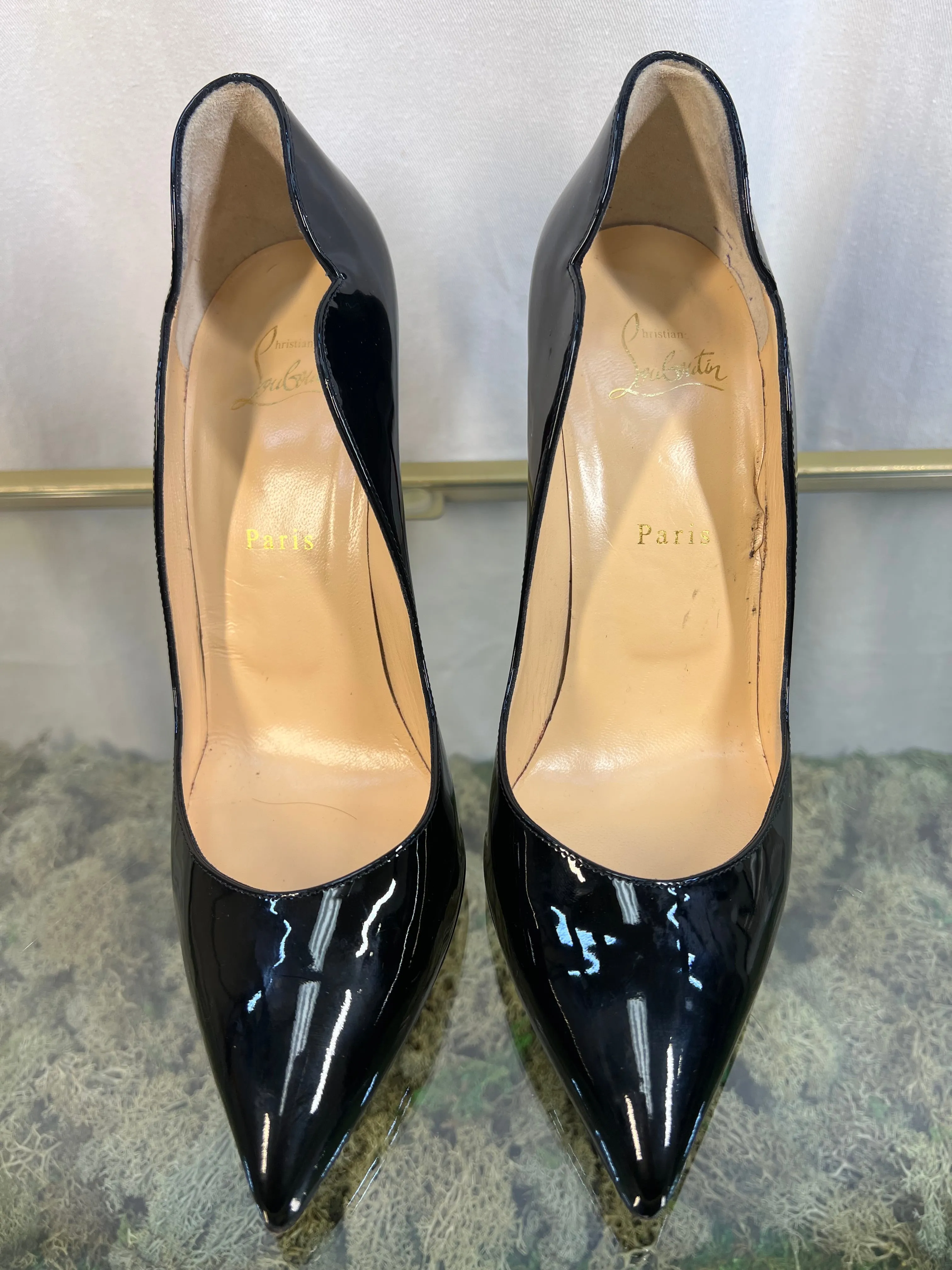 CHRISTIAN LOUBOUTIN Black Patent Leather Hot Chick Pumps Sz 40