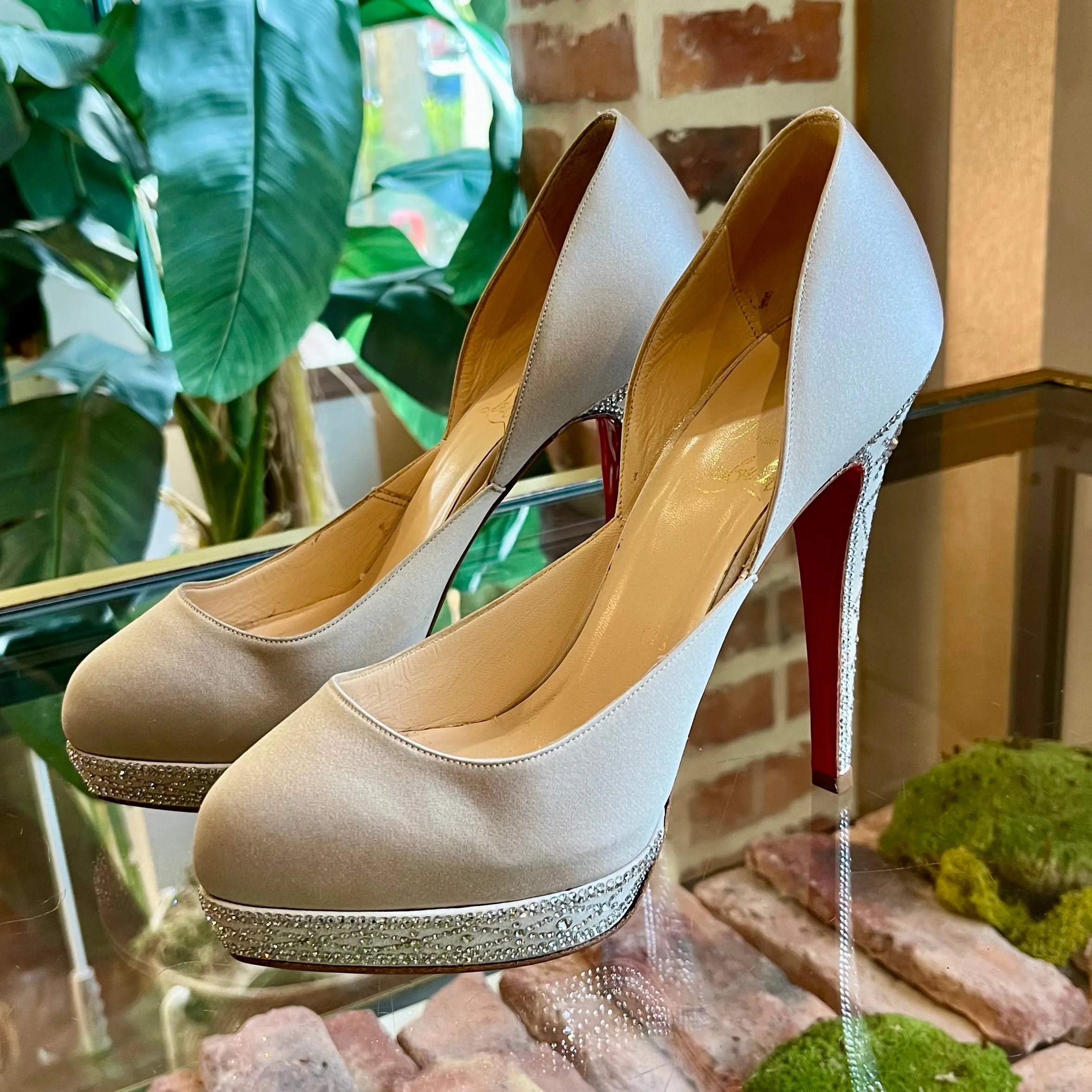 CHRISTIAN LOUBOUTIN Eugenie Beige Satin Strass Pumps SZ 37(7US)