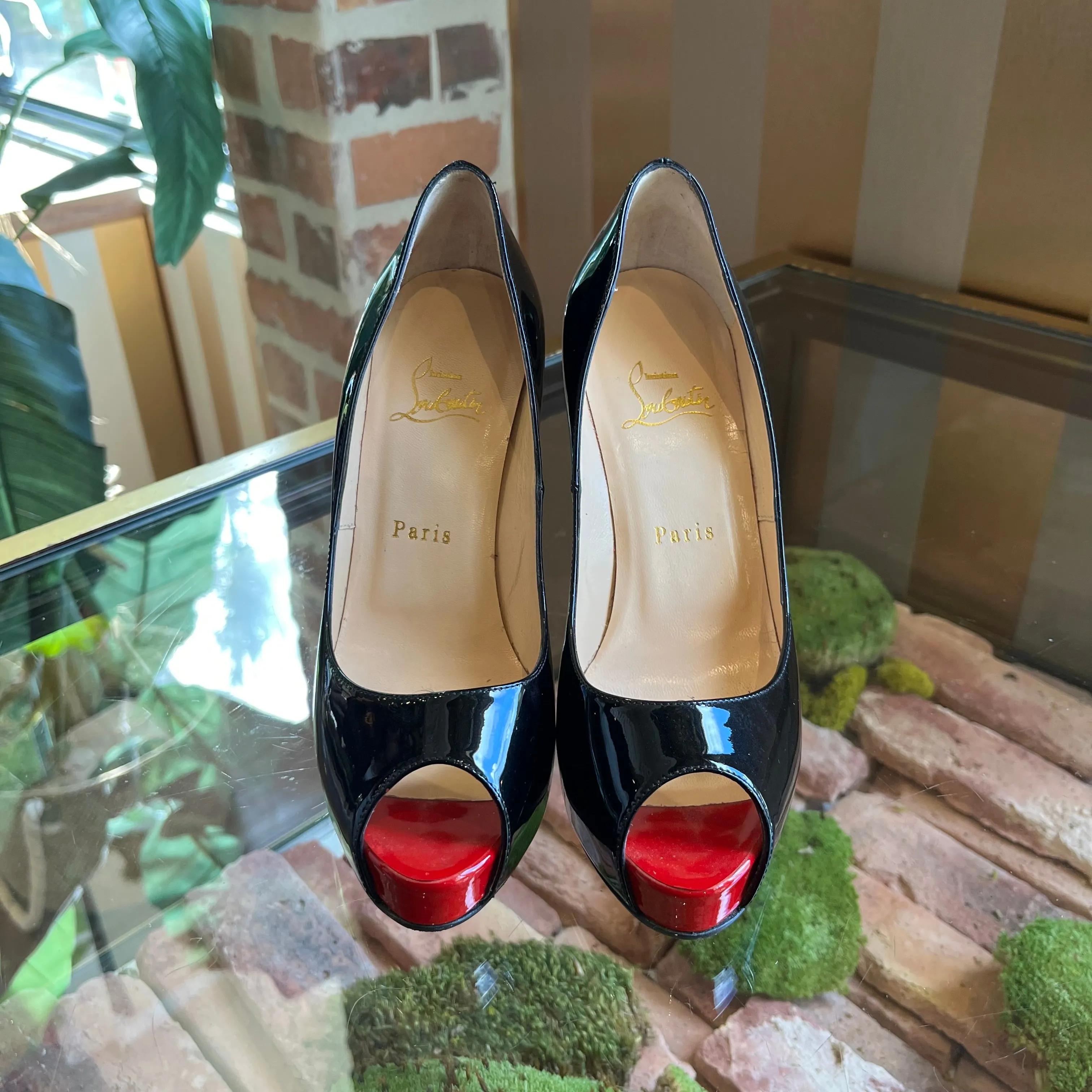 CHRISTIAN LOUBOUTIN New Very Prive 120MM Black Patent Leather Pumps SZ 38