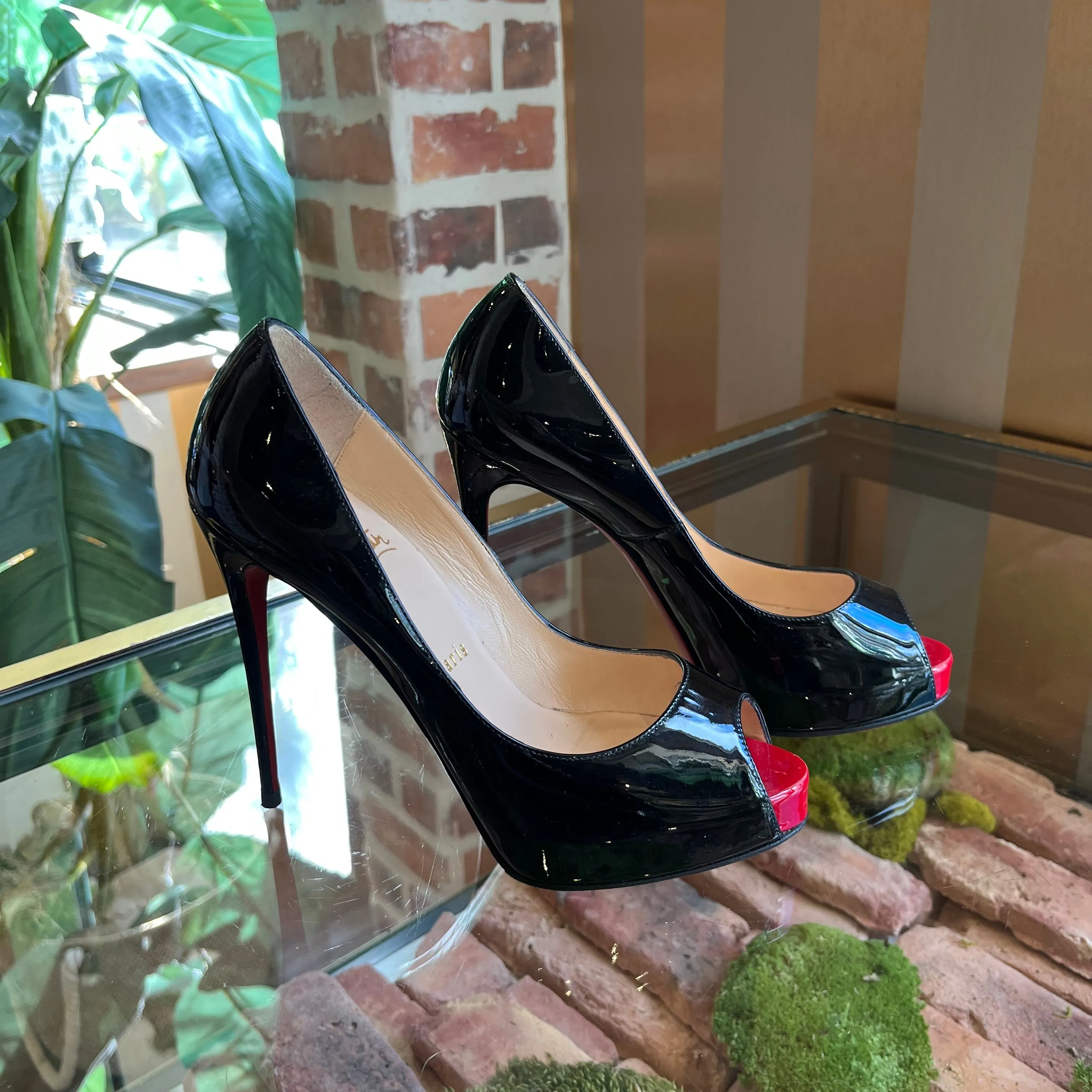 CHRISTIAN LOUBOUTIN New Very Prive 120MM Black Patent Leather Pumps SZ 38