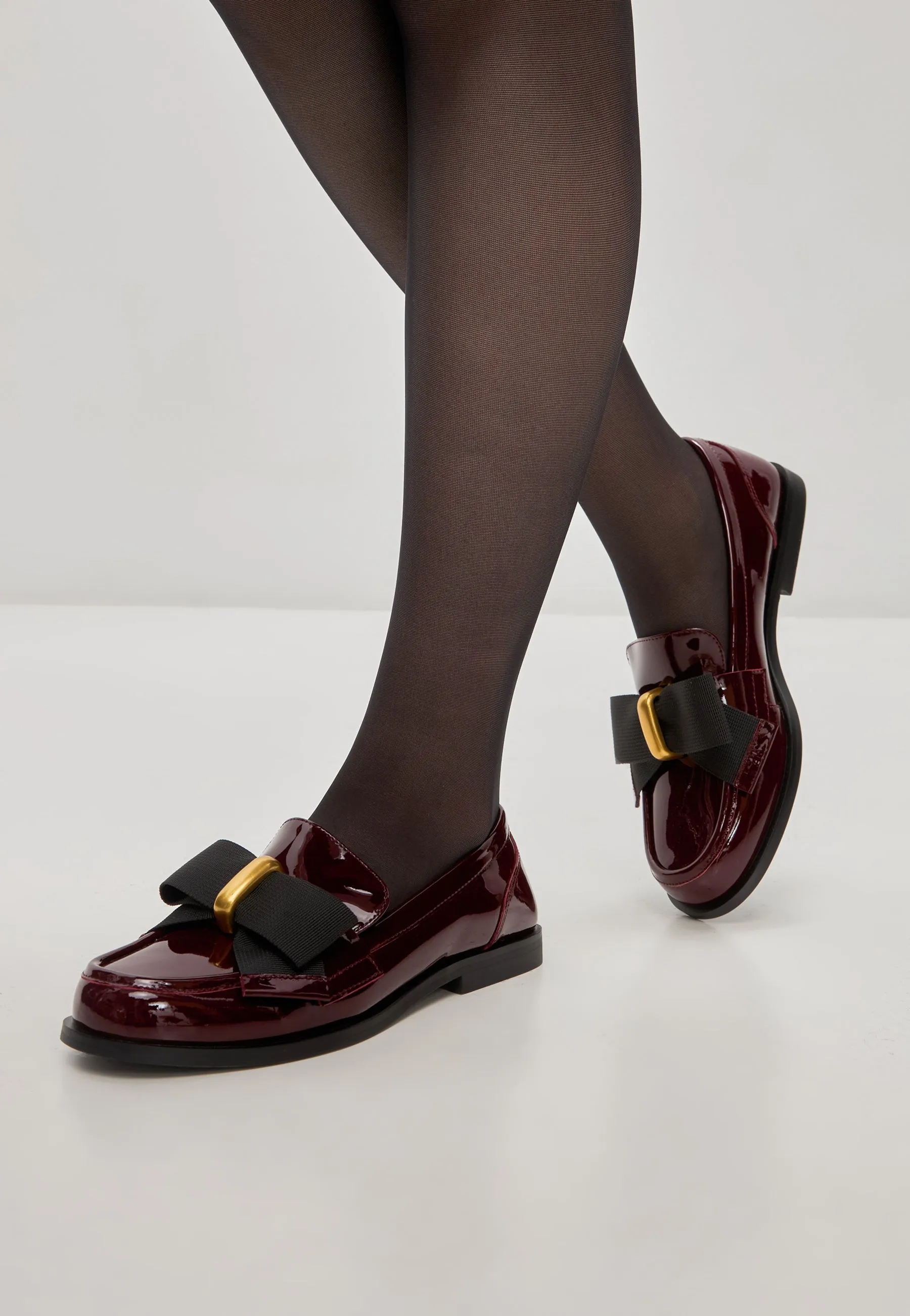 Elegant Loafers with Gold Bow Dorothy - Patent Red