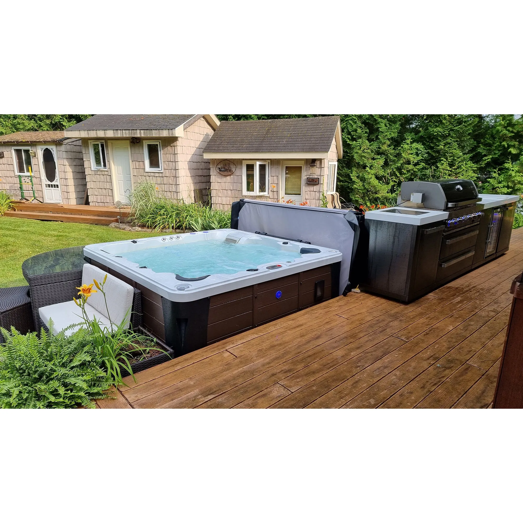 Erie AI Hot Tub | 6-Person 46-Jet | 213 x 213 cm