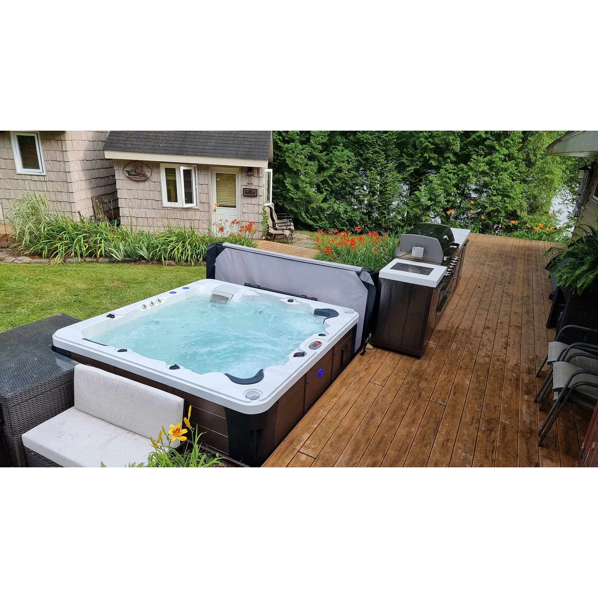 Erie AI Hot Tub | 6-Person 46-Jet | 213 x 213 cm