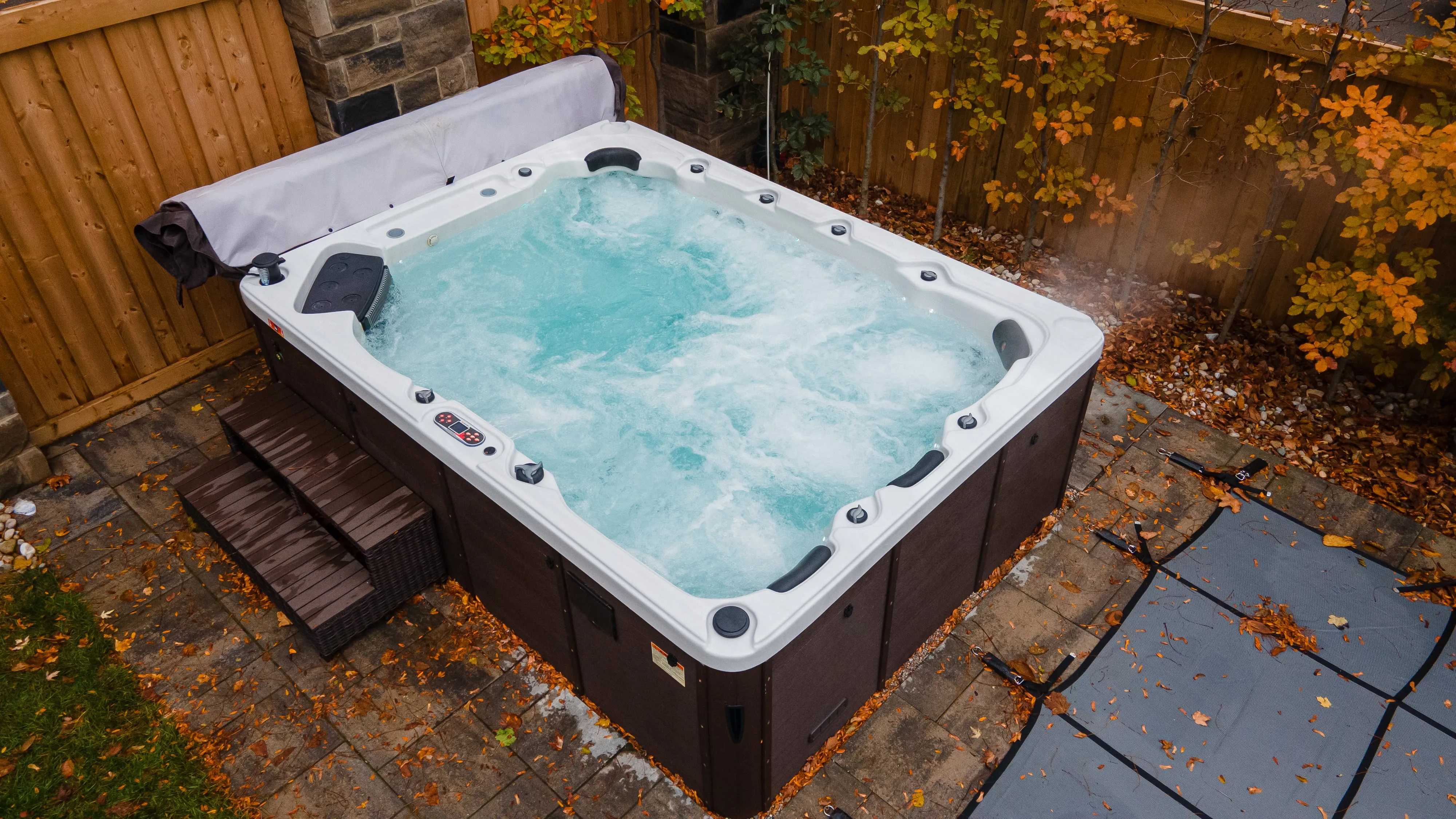 Grand Bend AI Hot Tub | 8-9 Person 94-Jet | 300 x 228 cm