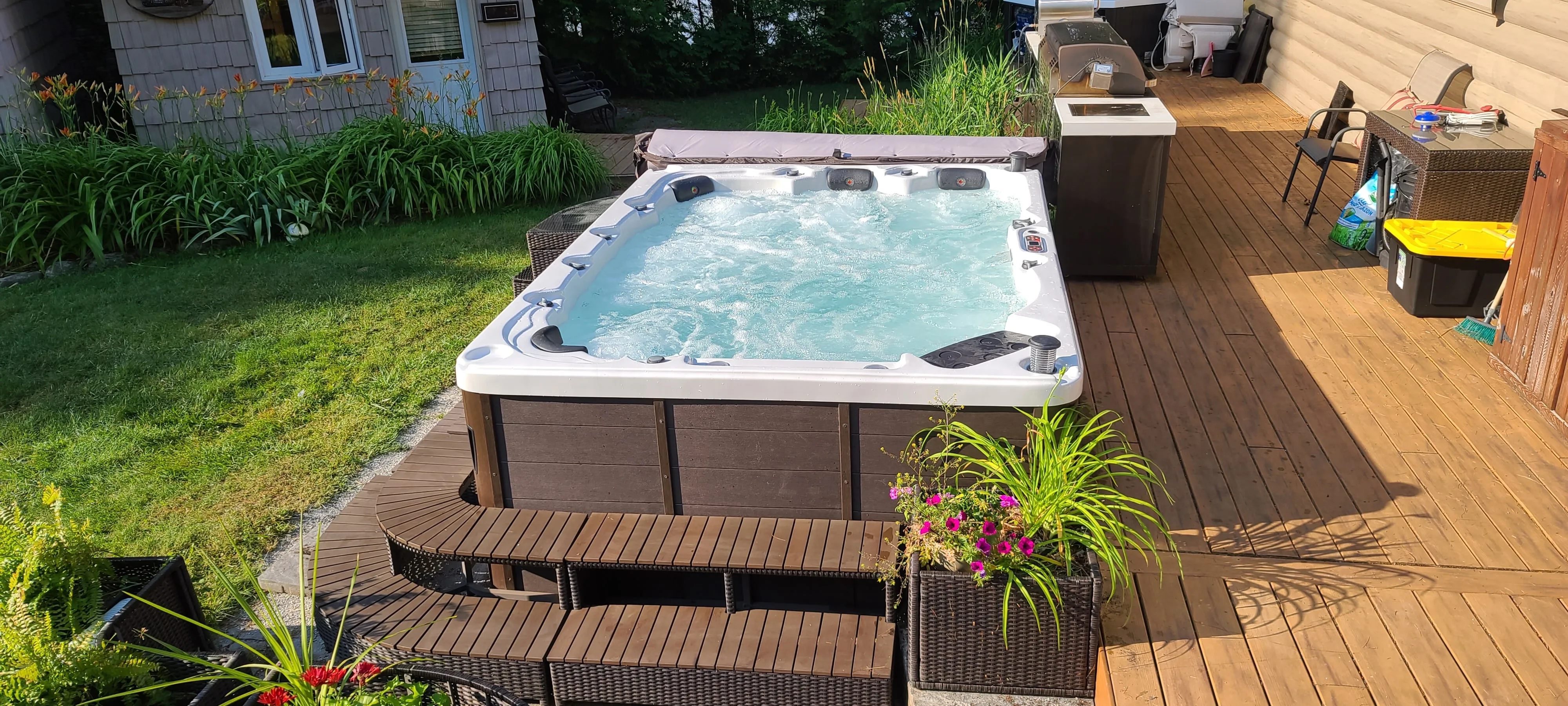 Grand Bend AI Hot Tub | 8-9 Person 94-Jet | 300 x 228 cm