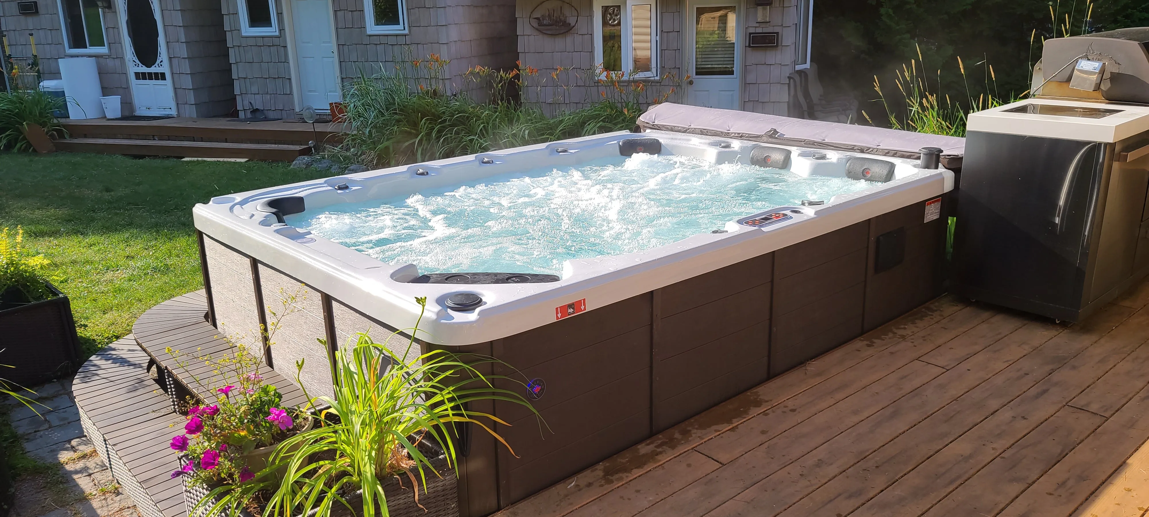 Grand Bend AI Hot Tub | 8-9 Person 94-Jet | 300 x 228 cm