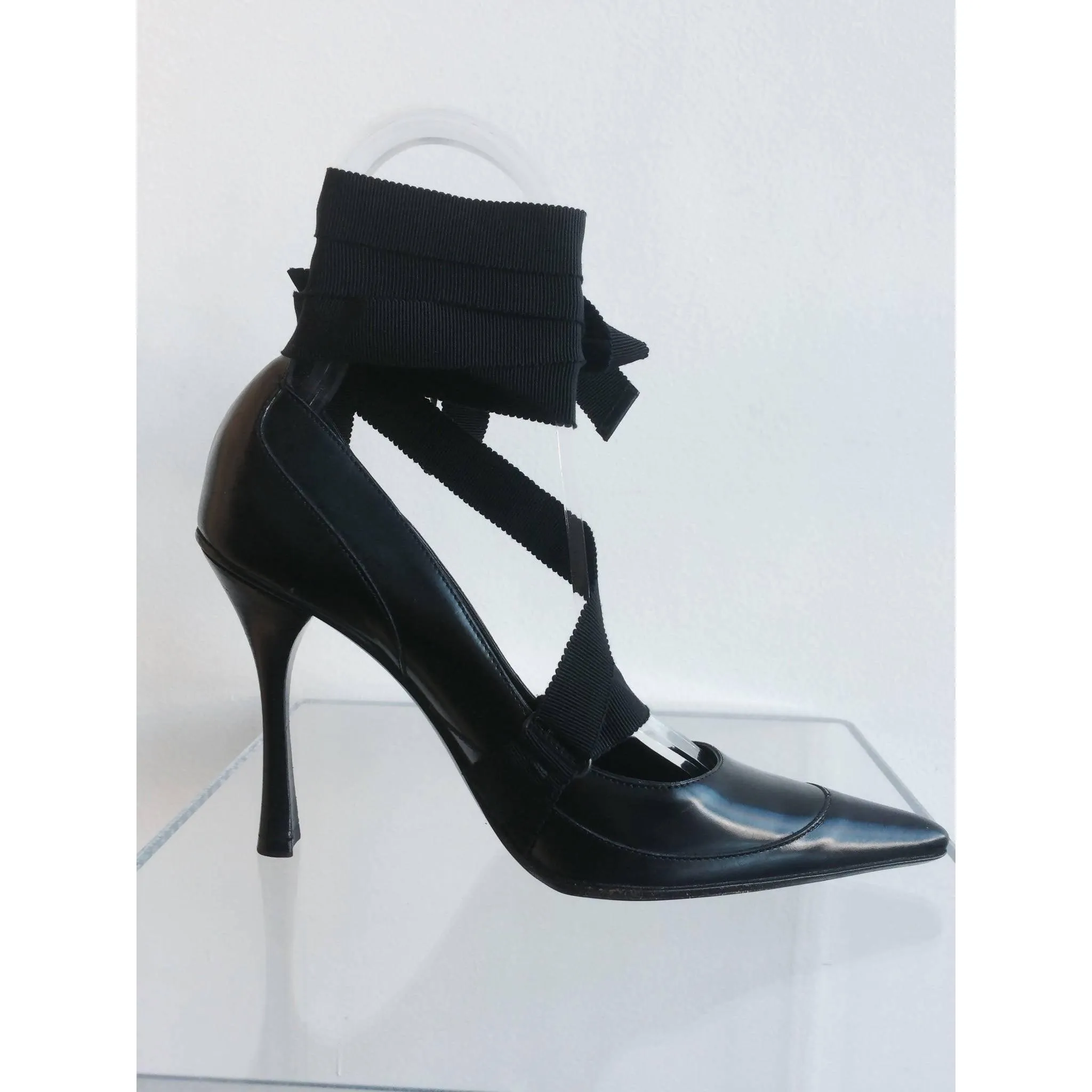 GUCCI Black Pumps With Ribbon Detail | Size US 7 - EU 37