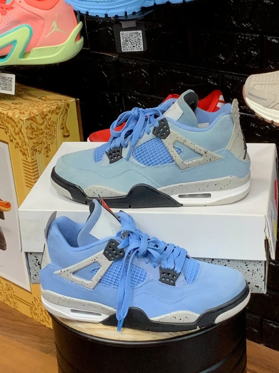 Jordan 4 Retro University Blue - Gently Enjoyed (Used) Men 8.5 - Discolored