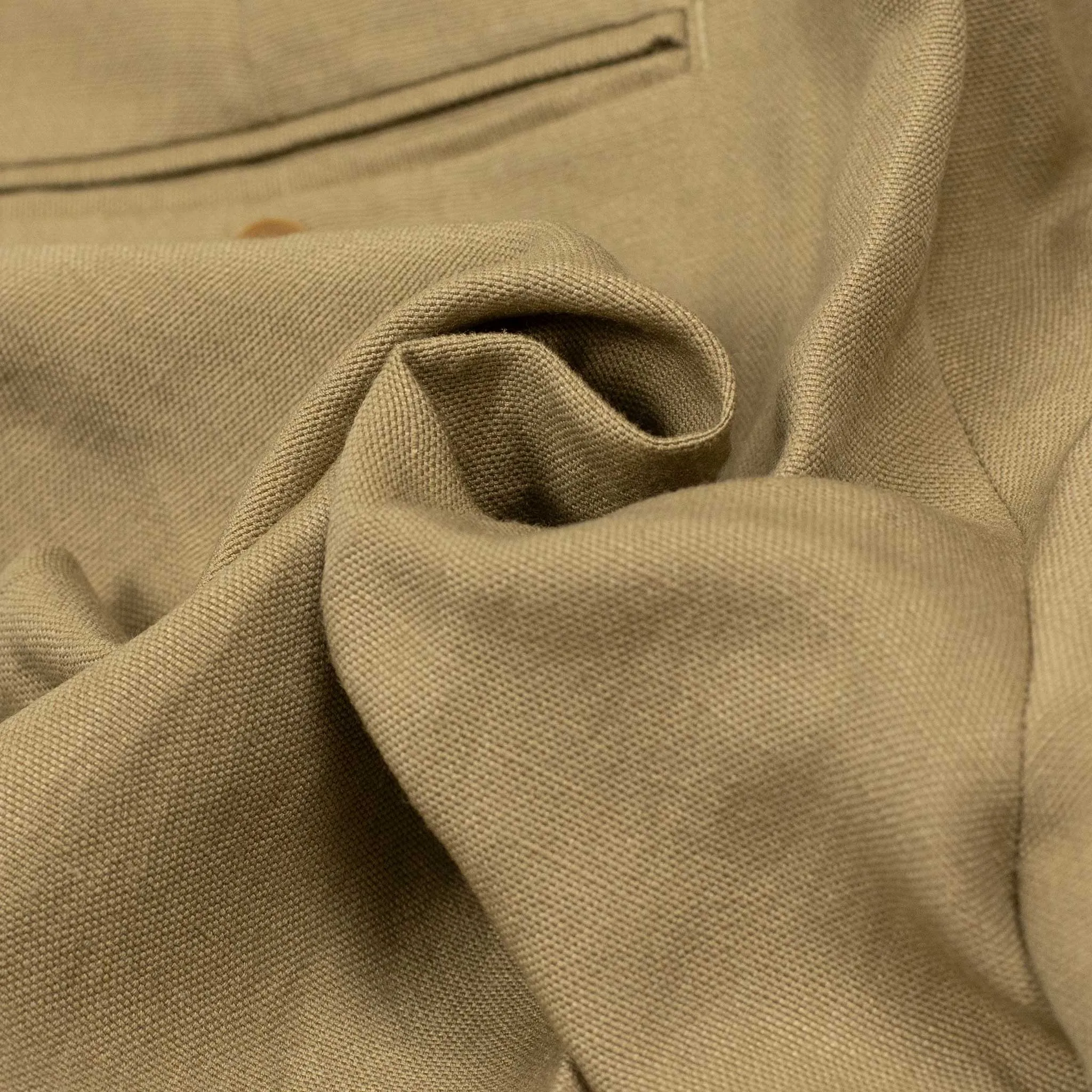 Side tab pleated trousers in camel color soft wool and linen oxford