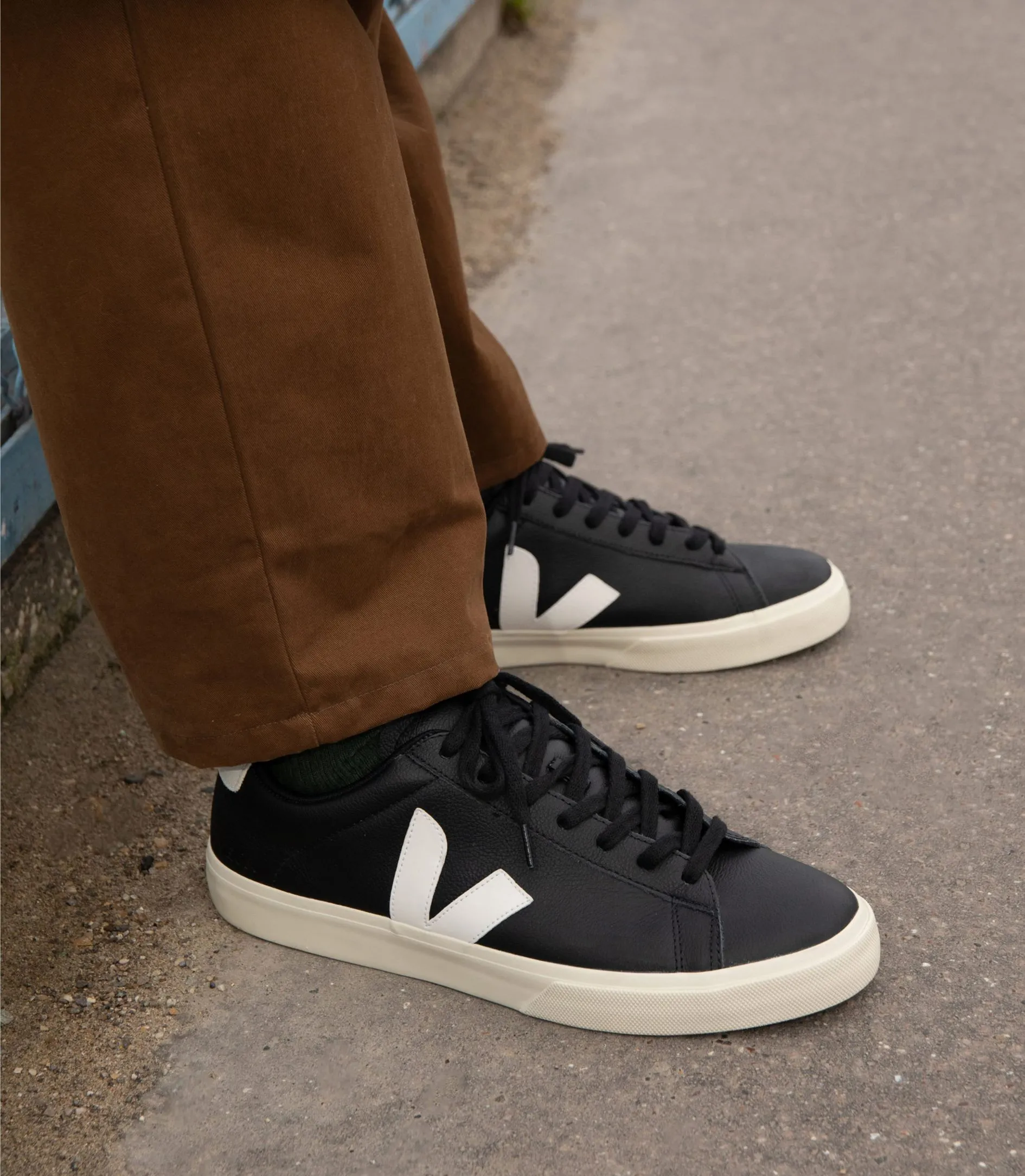 Veja Men's Campo Shoe, Leather E.V.A. Black/White