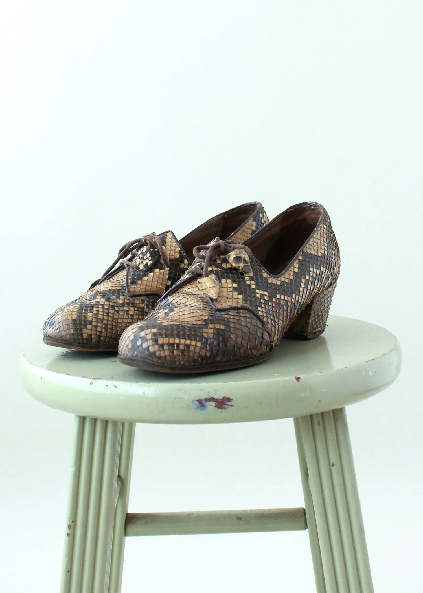 Vintage 1930s Snakeskin Lace Up Loafers